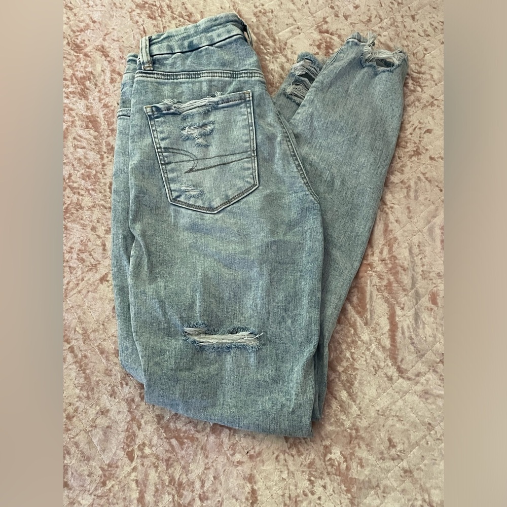 American eagle high rise curvy jeans 
light wash 
size 2 like new